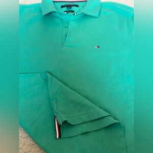 Like New! Tommy Hilfiger Men's Tshirt.